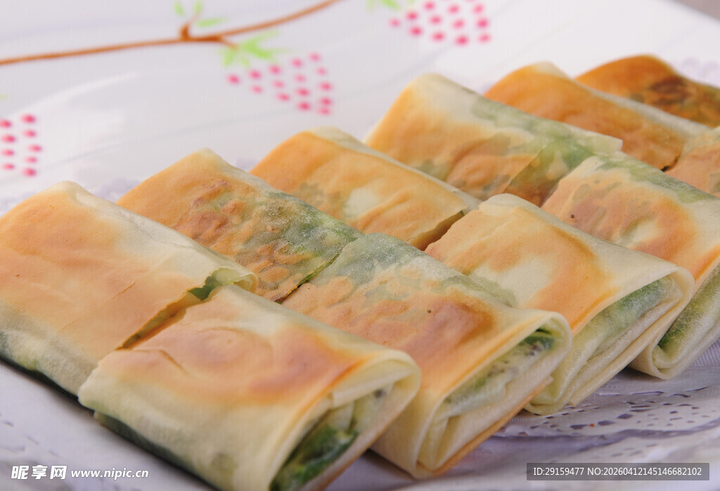 美味春卷整齐排列