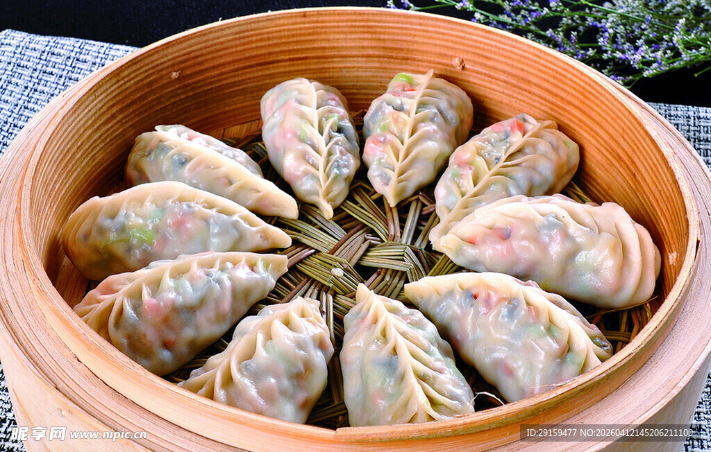 竹制蒸笼里的美味蒸饺