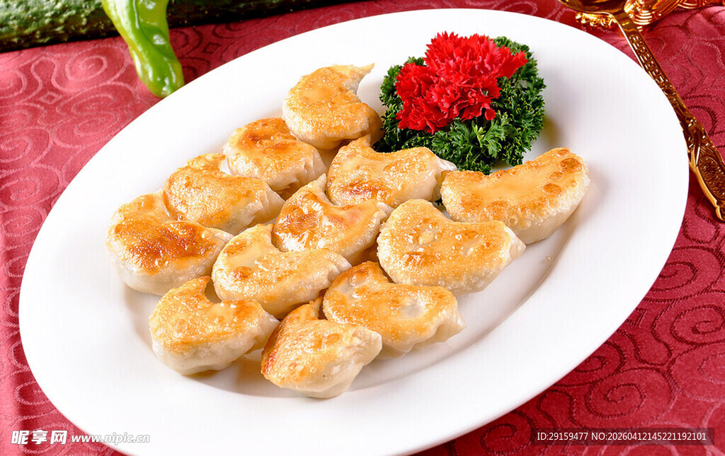 美味煎饺摆盘精致