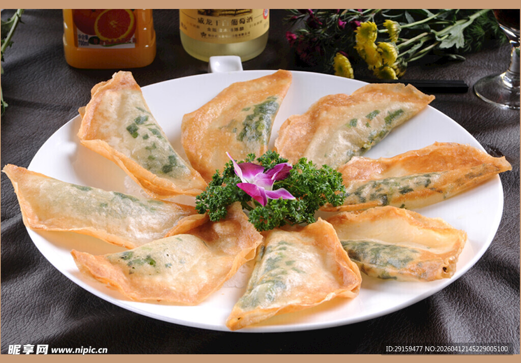 美味煎饺摆盘精致