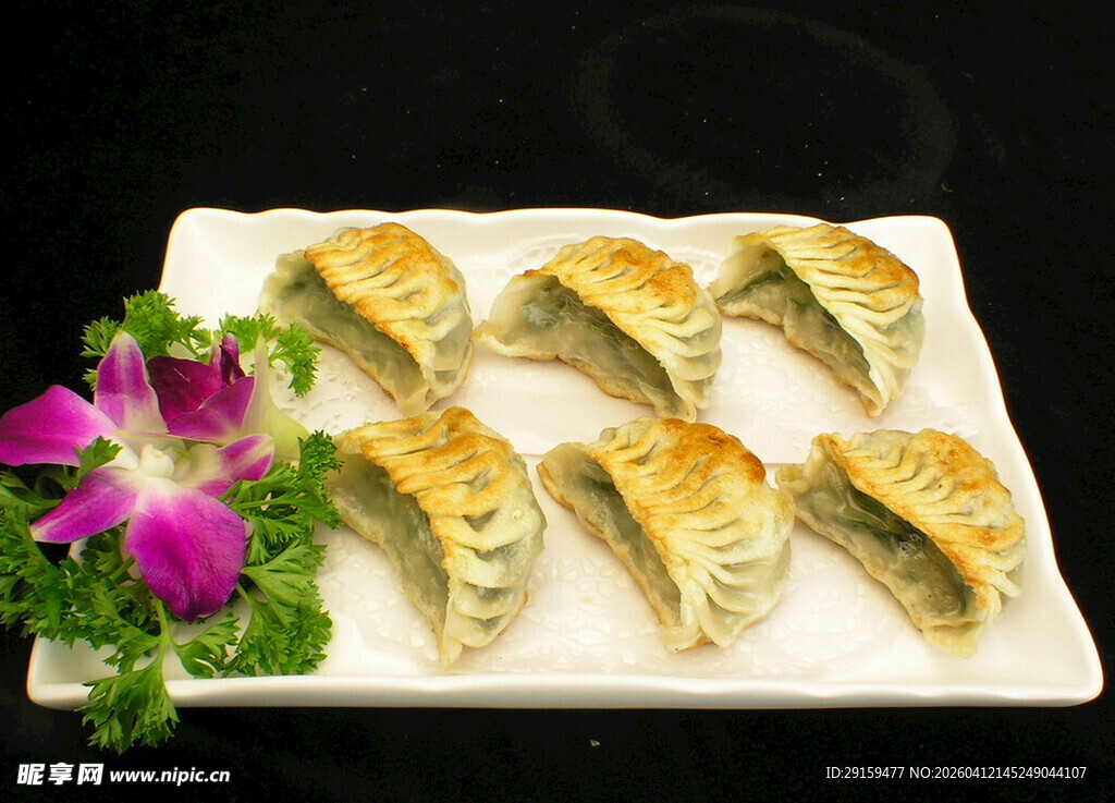 美味煎饺摆盘精致