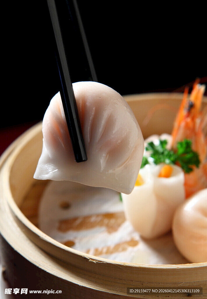 竹笼中的美味中式蒸饺