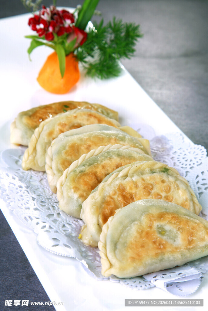 美味煎饺摆盘精致