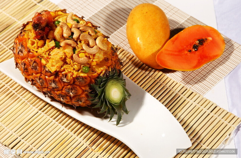 菠萝炒饭搭配新鲜木瓜