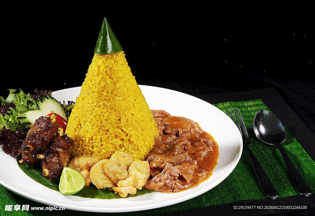 金字塔造型特色美食拼盘