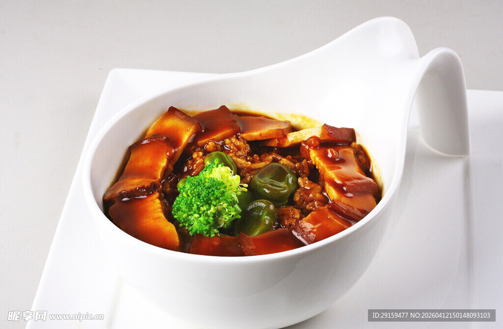 美味红烧豆腐配西兰花