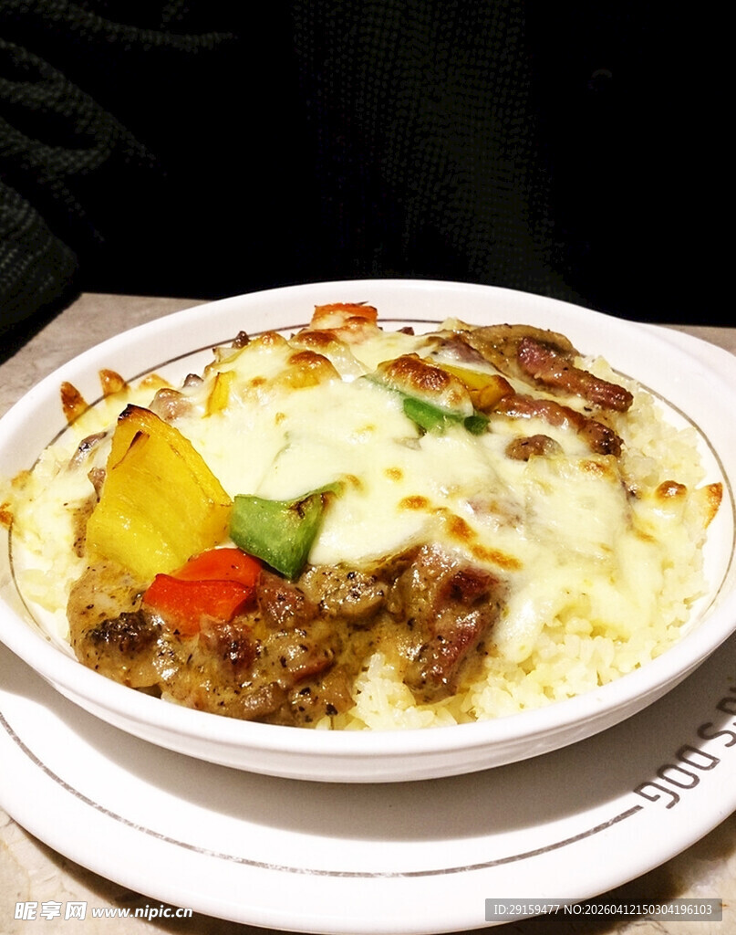 芝士牛肉焗饭美味诱人