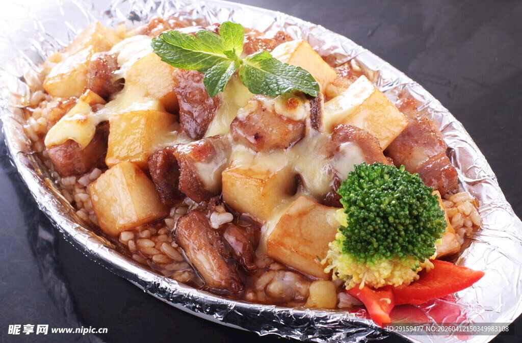 芝士焗牛肉土豆盖饭