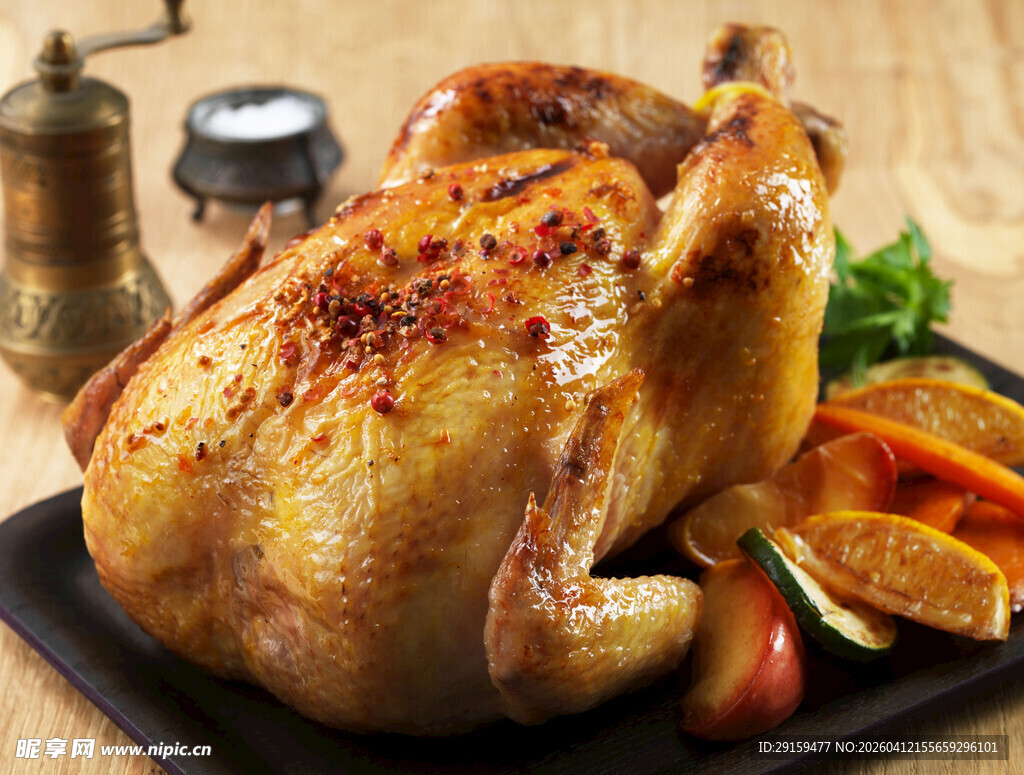 美味烤鸡配新鲜蔬果