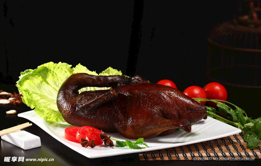 美味烤鸭摆盘精致