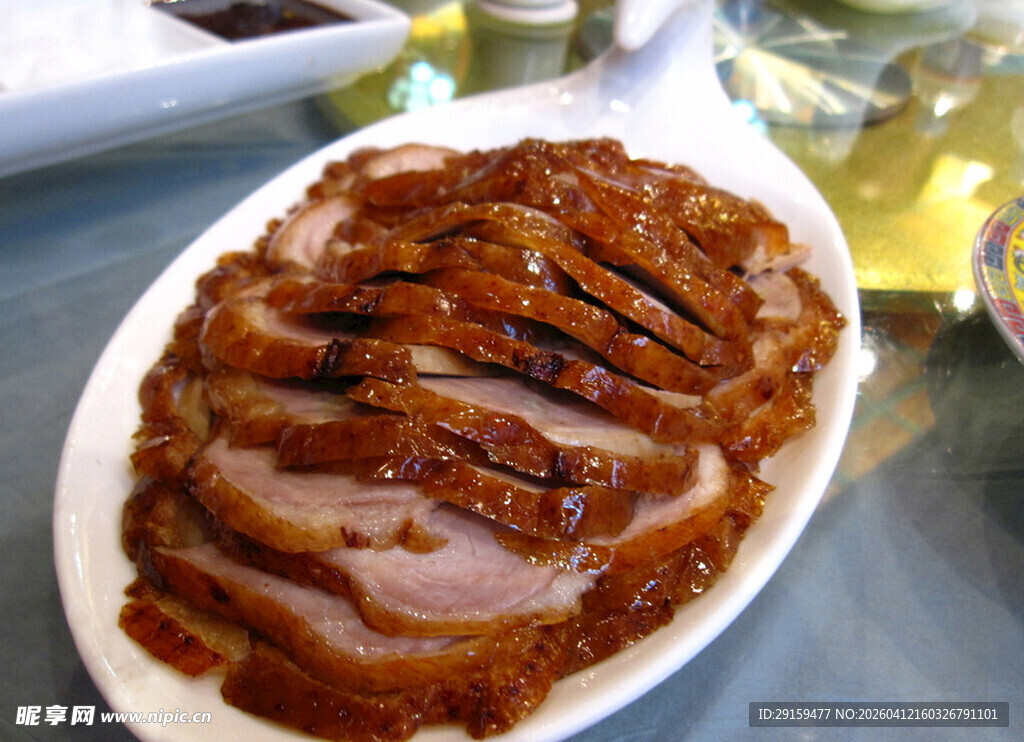 美味烤鸭切片摆盘展示