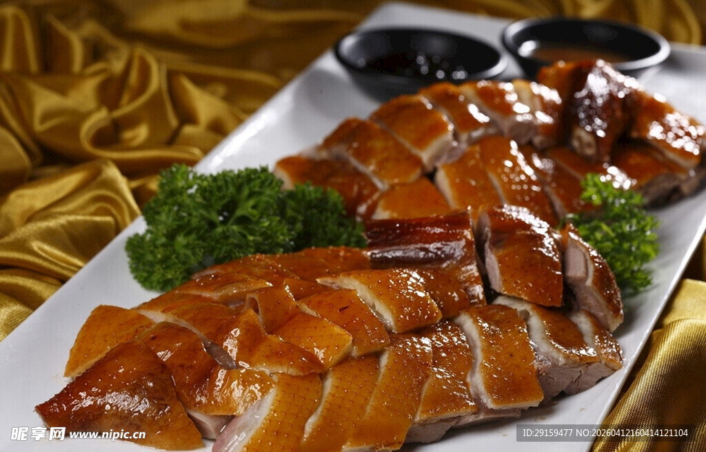 美味烤鸭摆盘精致