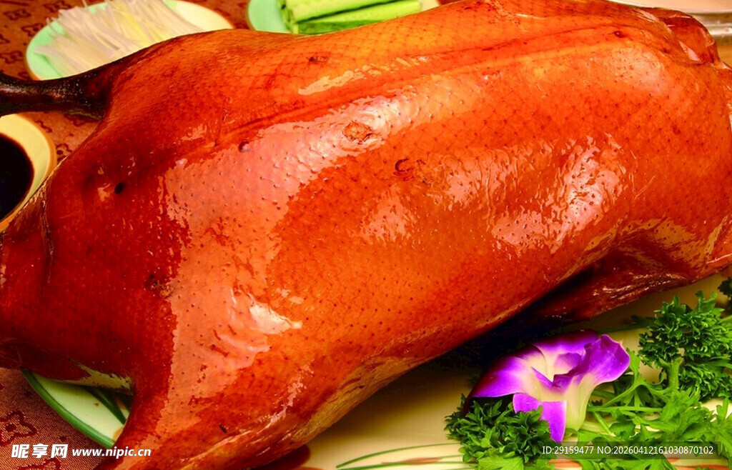 美味烤鸭摆盘精致