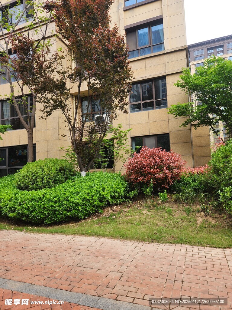 小区内的绿化建筑景观