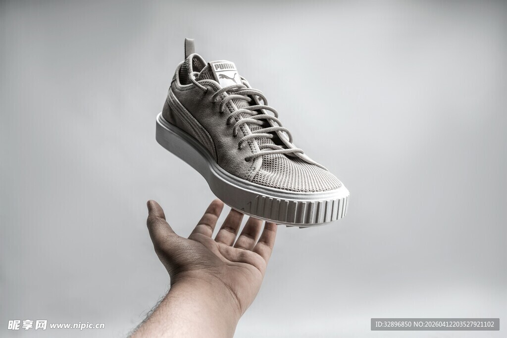 手托悬浮时尚休闲运动鞋