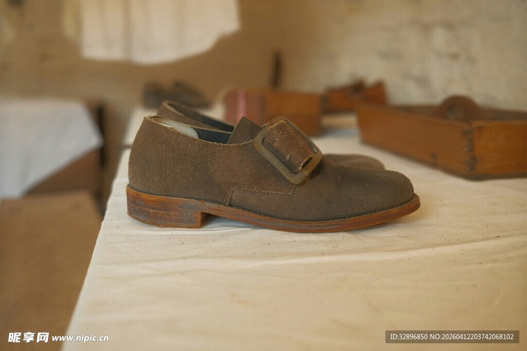 复古棕色童鞋展示