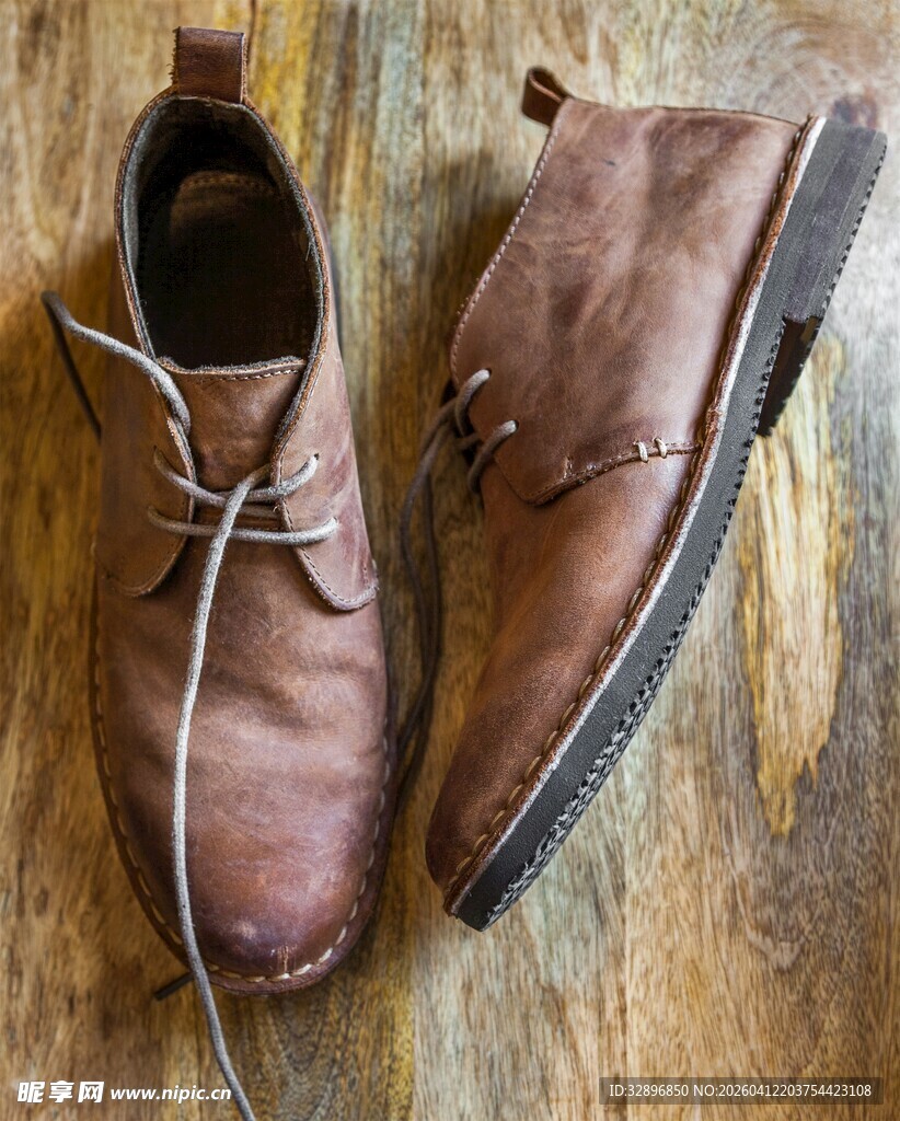 复古棕色系带皮鞋展示