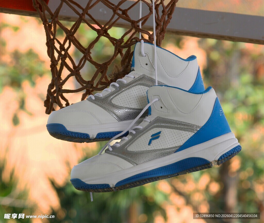 篮筐下的时尚篮球鞋