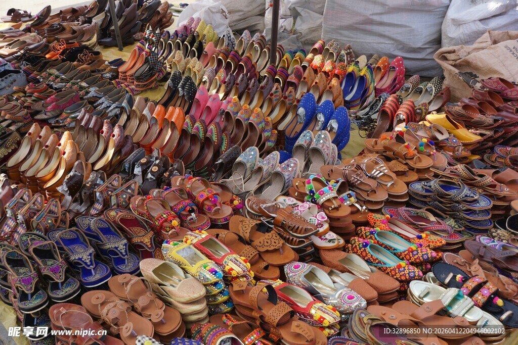 多彩多样的手工特色鞋子