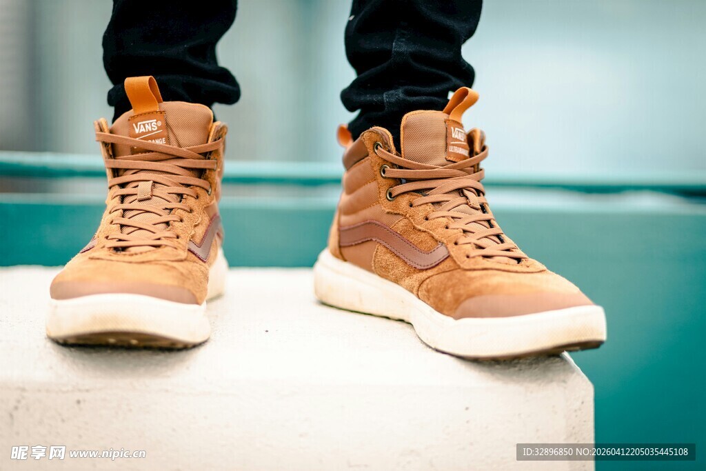 时尚高帮休闲鞋展示