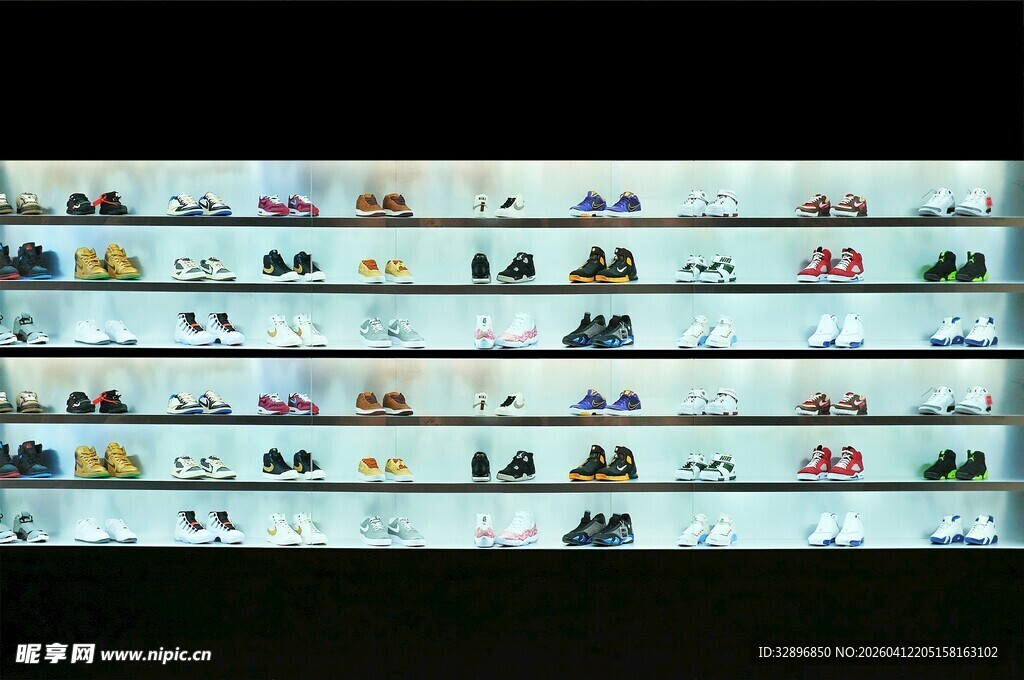 多彩鞋子陈列展示