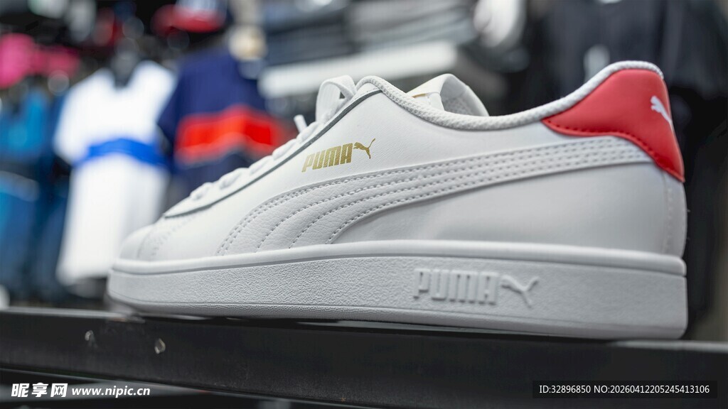 时尚红白配色休闲运动鞋