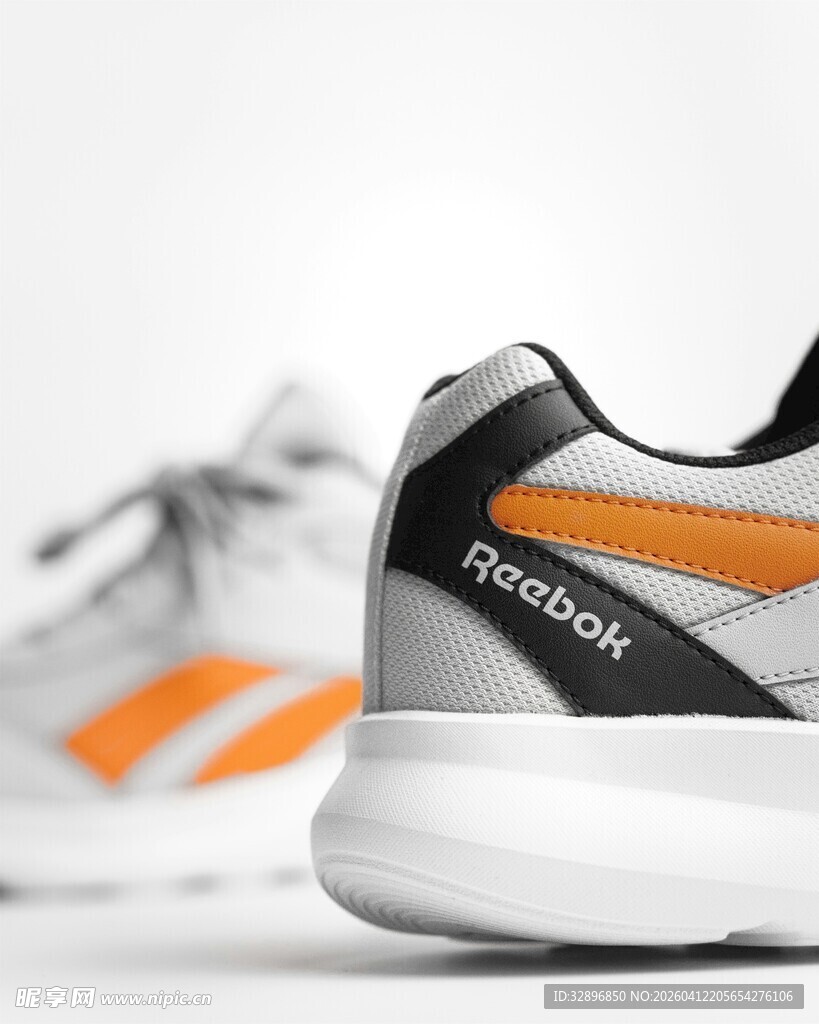 时尚运动跑鞋特写