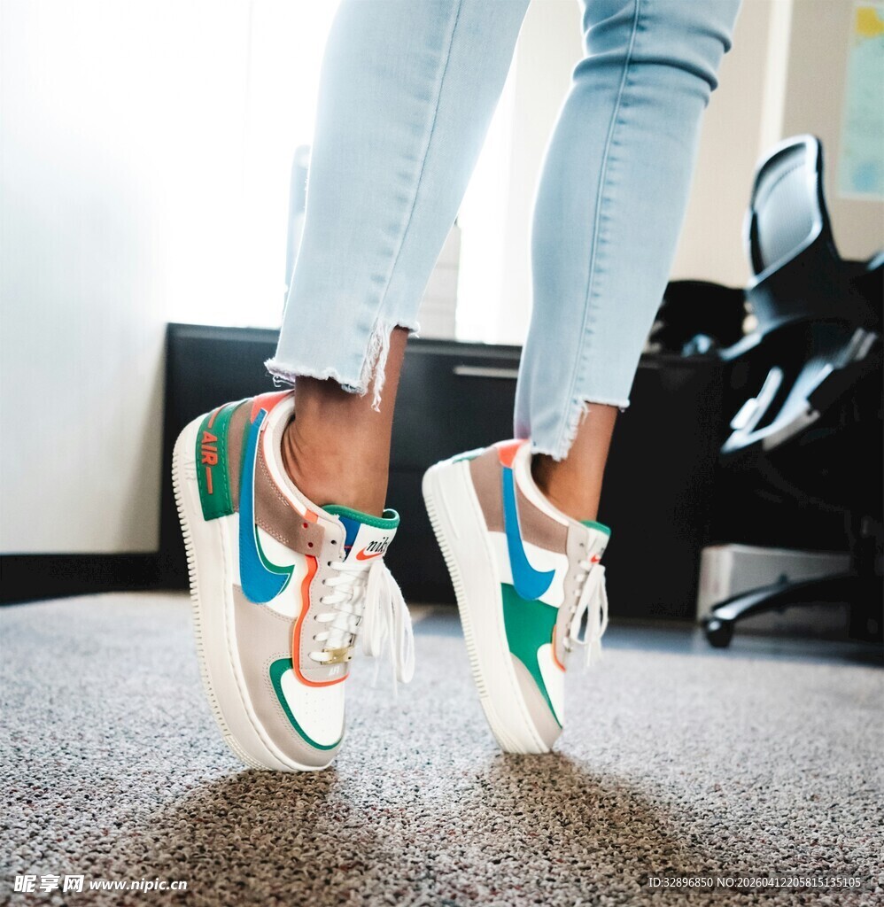 时尚多彩运动鞋穿搭展示