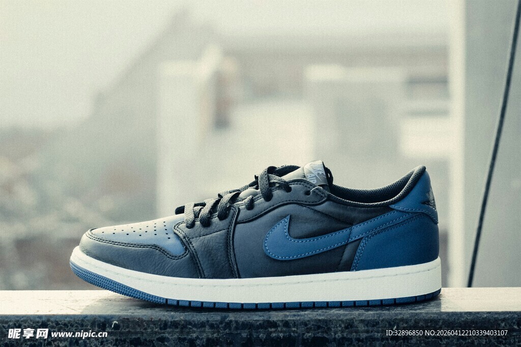 时尚蓝色耐克运动鞋