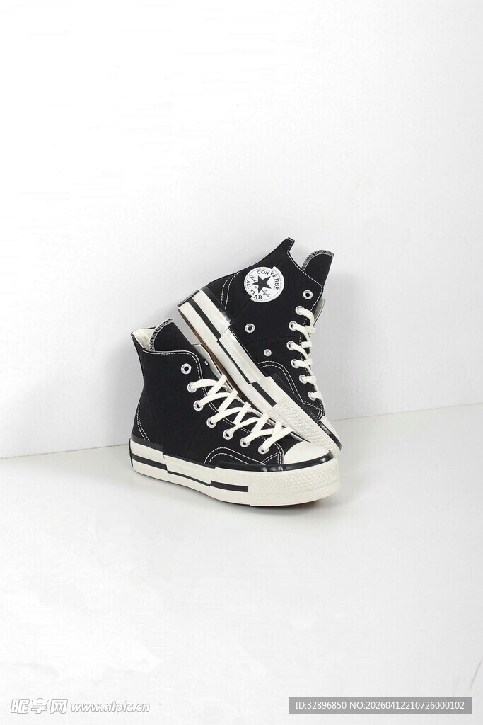 黑白高帮帆布鞋小摆件