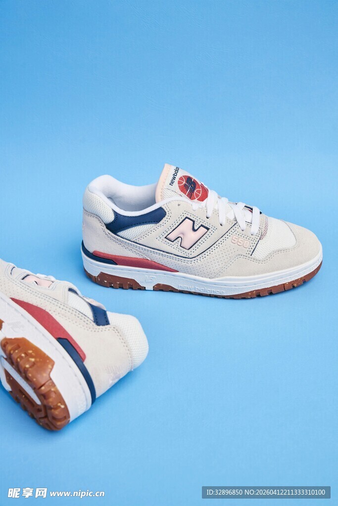 复古风运动鞋展示