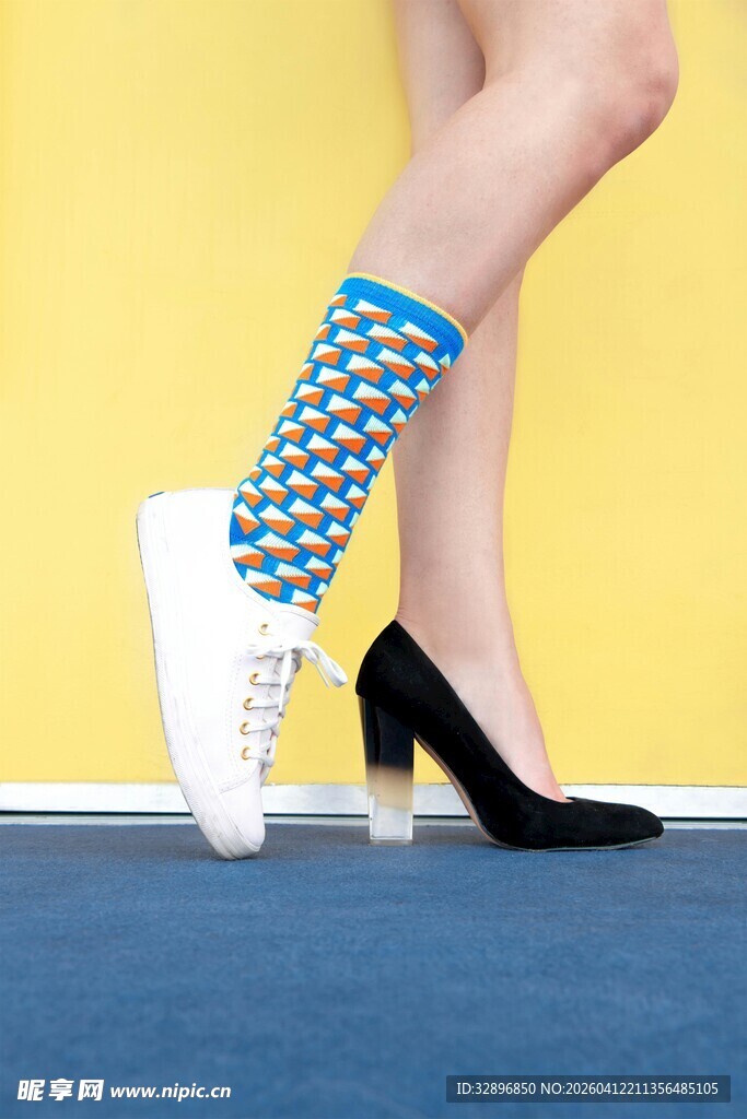 双色鞋袜搭配展示