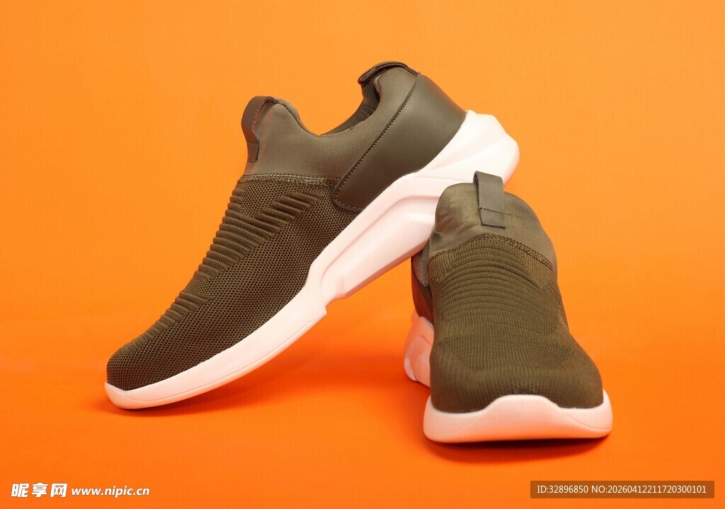 时尚墨绿色运动鞋