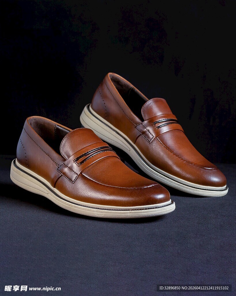棕色皮鞋