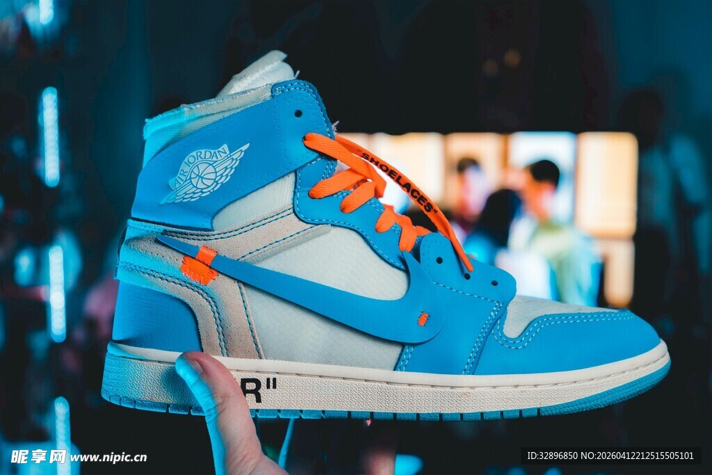 蓝白橙配色高帮潮流运动鞋