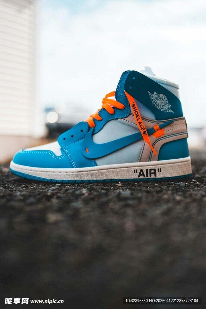 蓝橙配色高帮潮流运动鞋