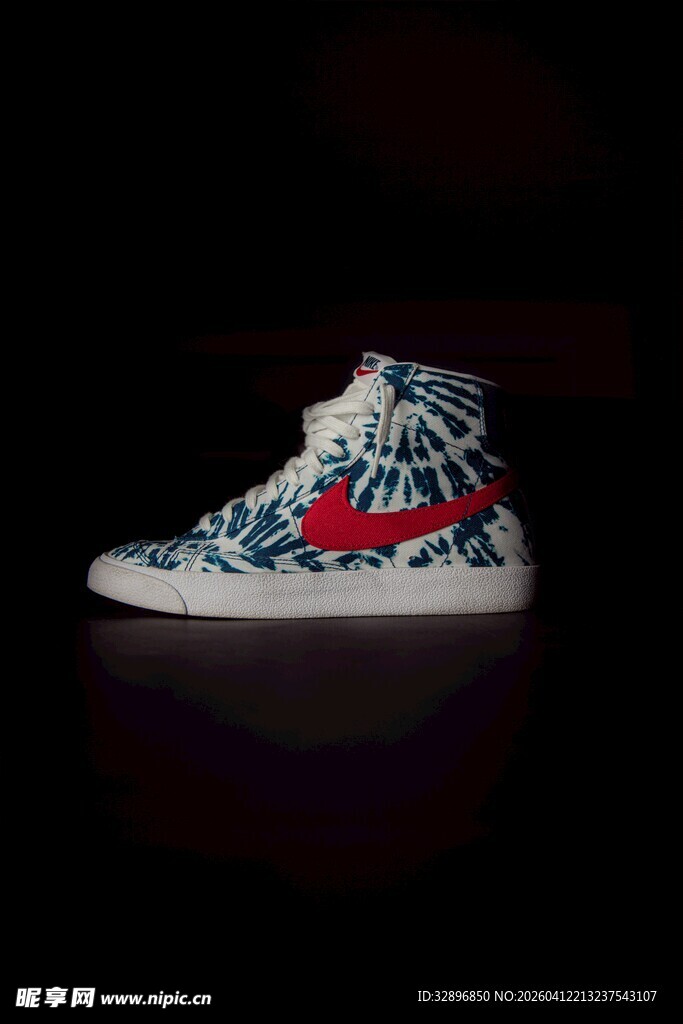 时尚多彩高帮运动鞋