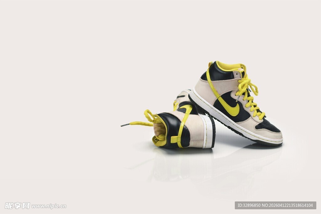 时尚黄黑配色运动鞋