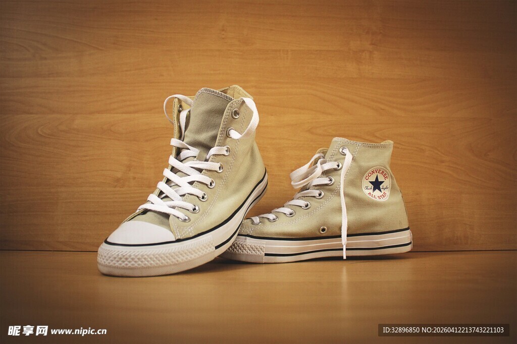 复古风高帮帆布鞋展示