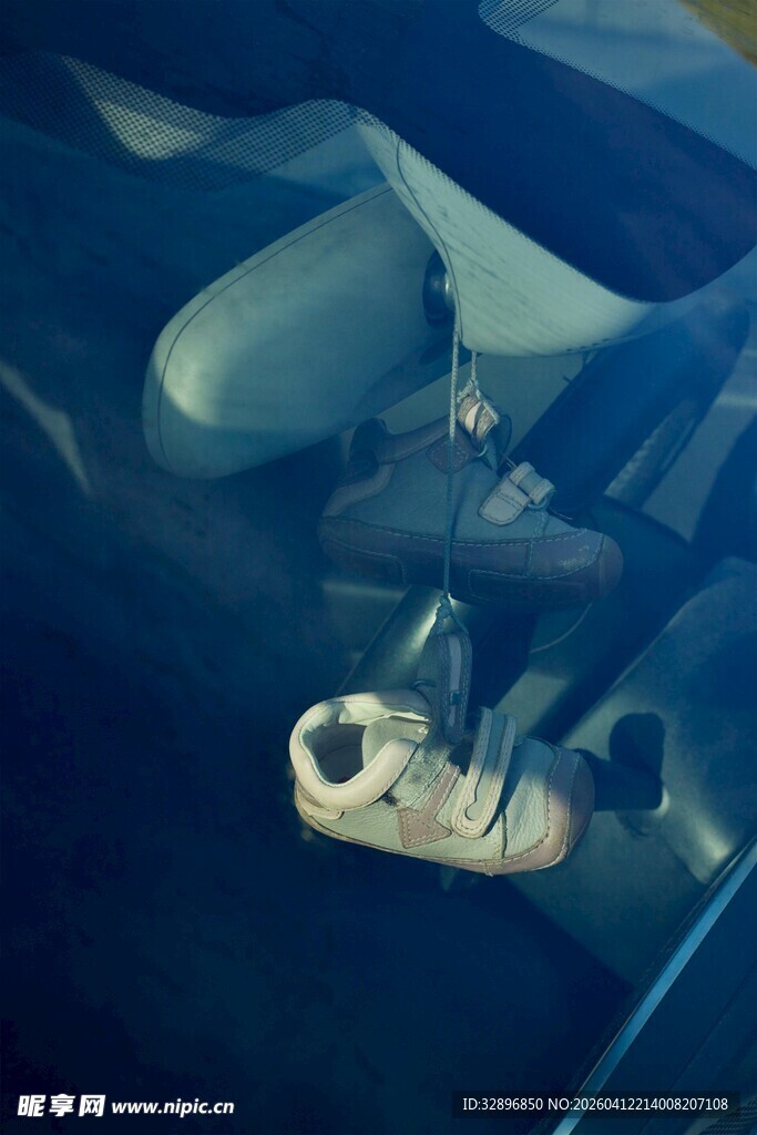 水下运动鞋特写