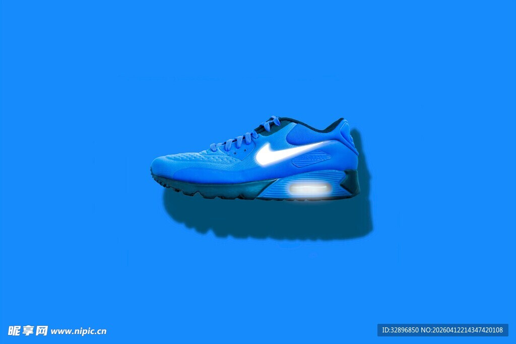蓝色耐克运动鞋特写