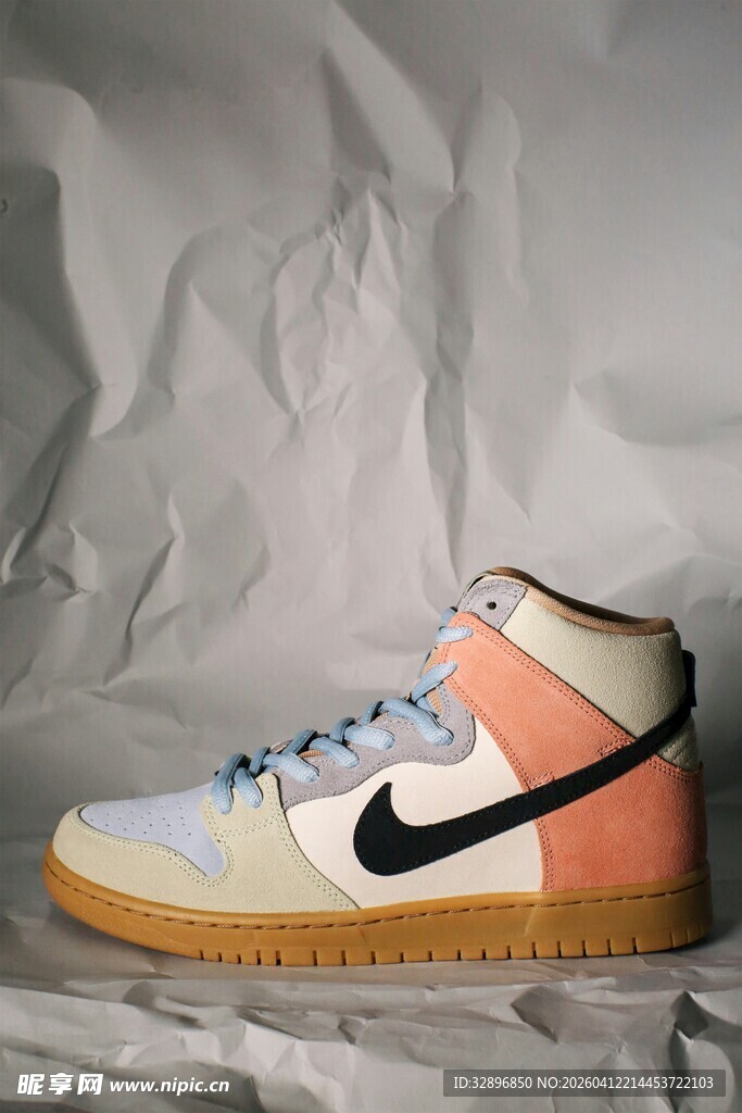 多彩耐克高帮运动鞋展示
