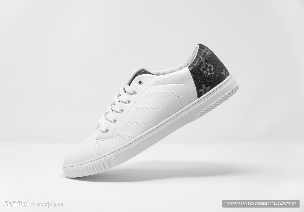 简约白色休闲运动鞋