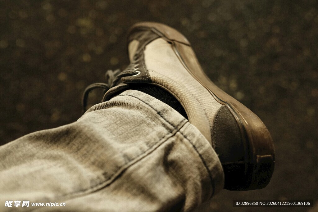 男士休闲鞋搭配牛仔裤