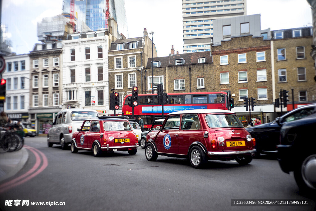 伦敦街头的红色出租车