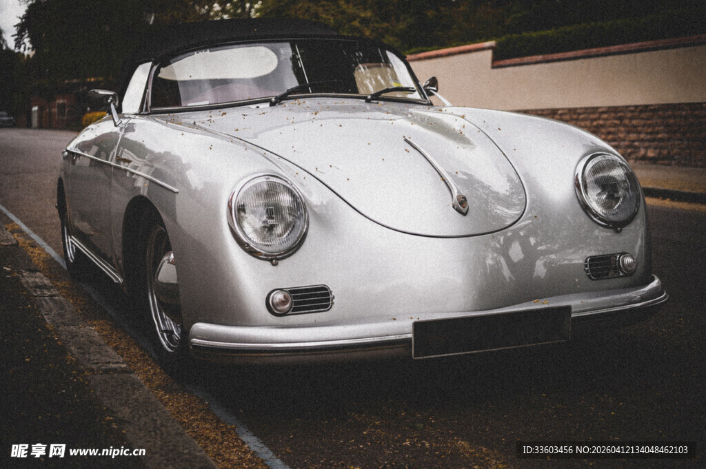 复古敞篷银色保时捷汽车