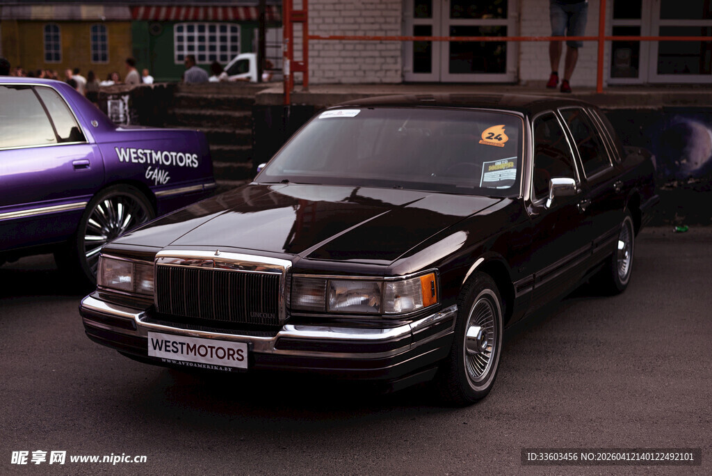 经典黑色轿车展示