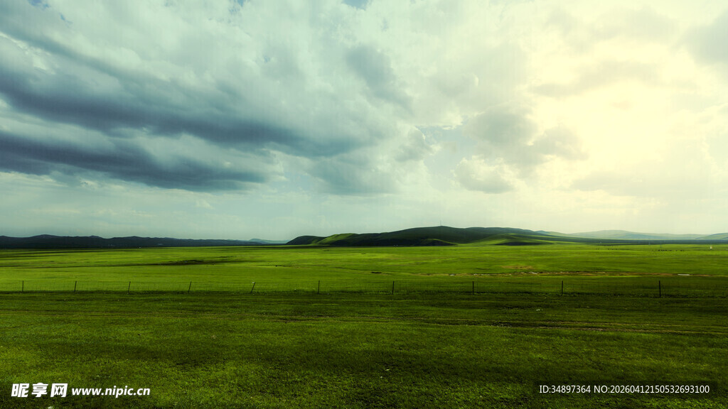 草原上的多云天空