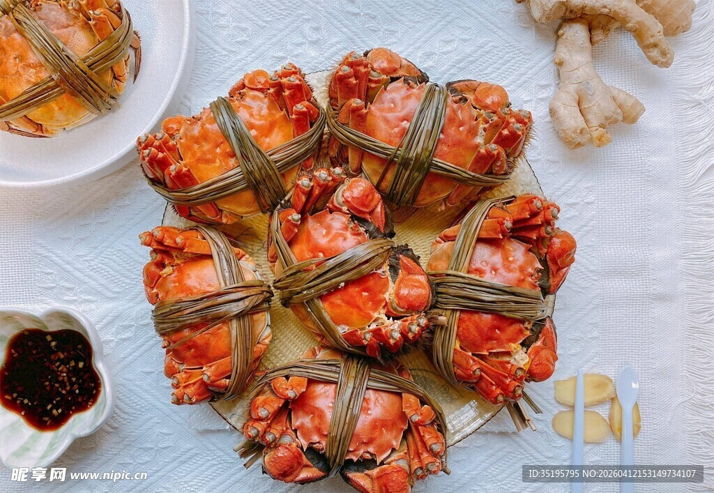 美味大闸蟹摆盘诱人