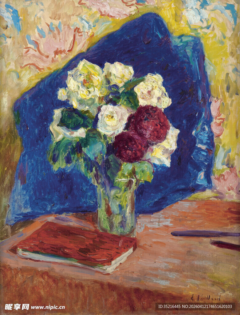 花瓶中的多彩花卉静物